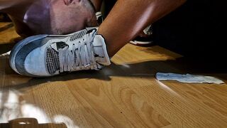 Облизать Jordan 4